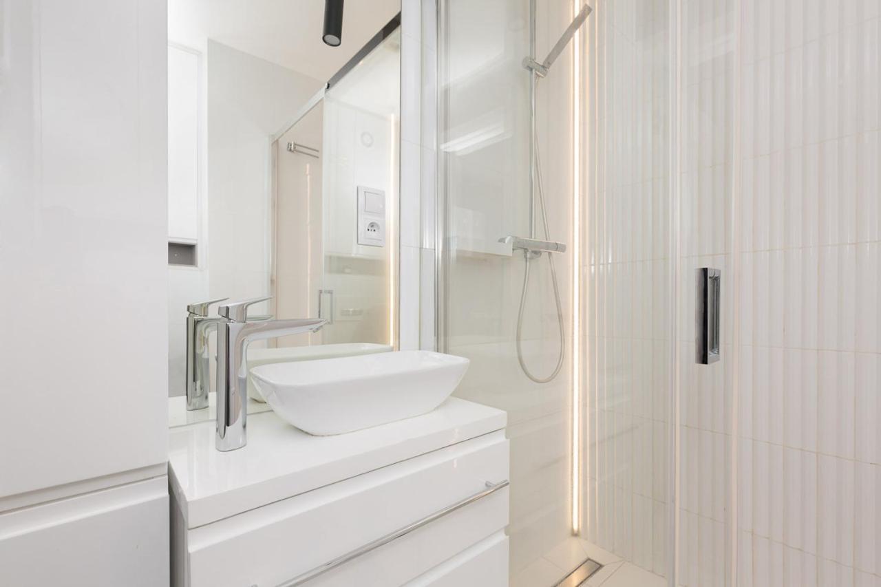 Apartament Bielany 3 Min From Metro With 5-Meals Per Day Diet Catering, Air Conditioning And Free Parking Warsawa Bagian luar foto